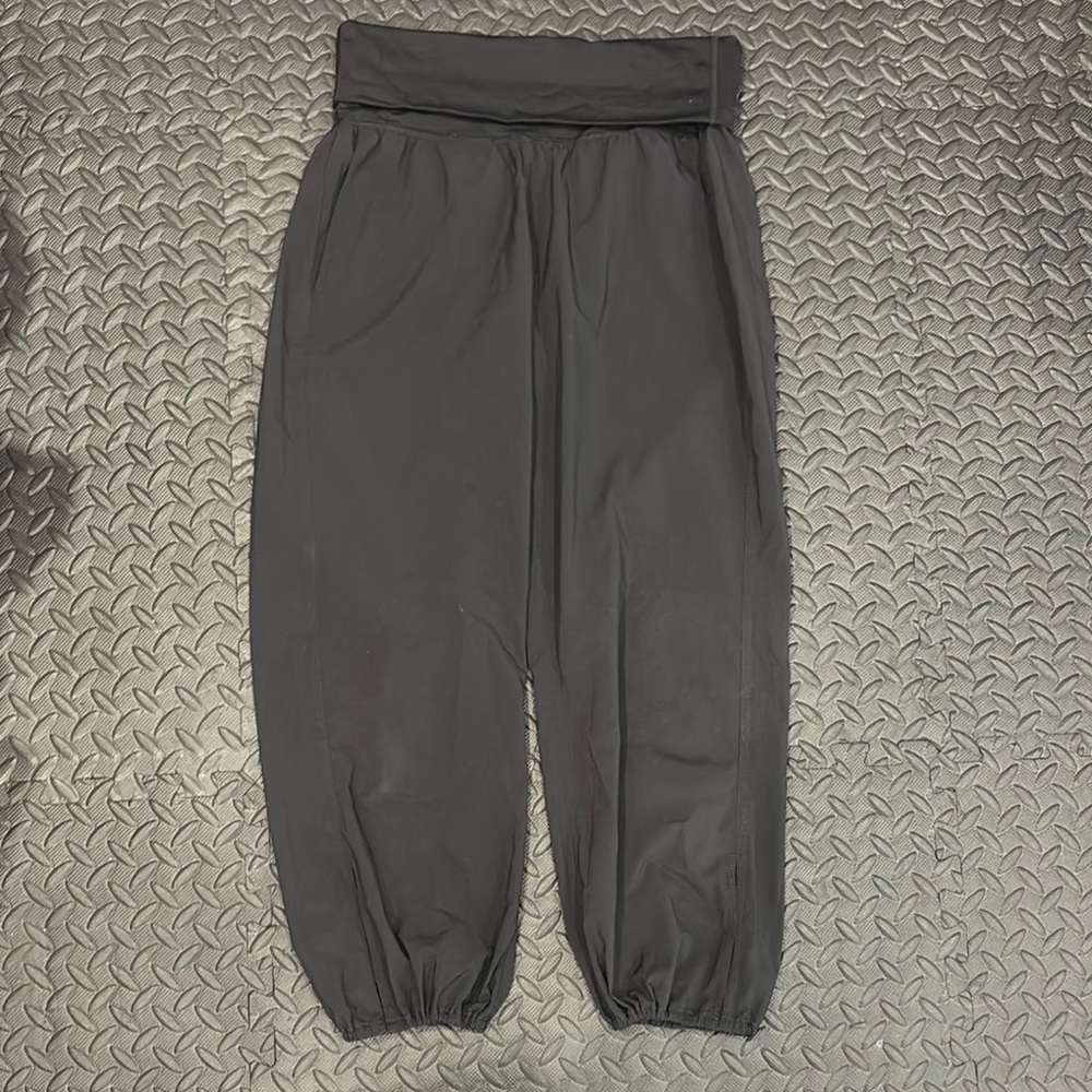 Lululemon Athletica lightweight Black Wide Leg Pants size 6
